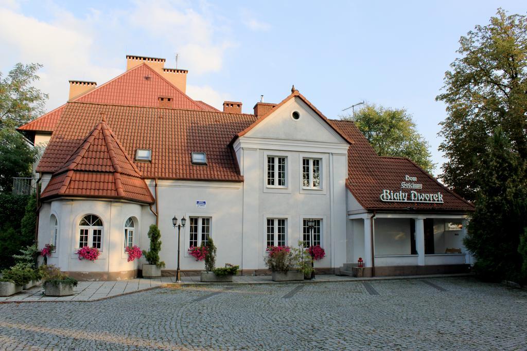 Dom Goscinny Bialy Dworek Człuchów Szoba fotó